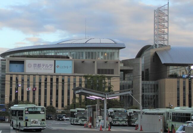 バスの便が良くて、地下鉄の九条駅から近くて便利