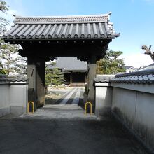 南真経寺山門