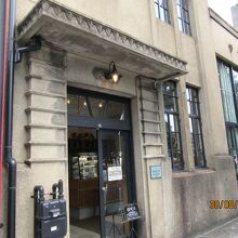 歴史を感じる店の外観