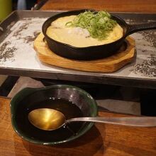 コレがこのお店の明石焼きだというのだけれど・・・