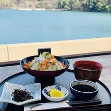 海鮮丼990円