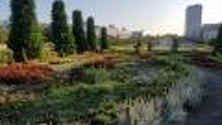 夢の大橋で繋がる広大な公園