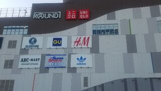 実物大ユニコーンガンダム立像がある