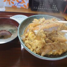 カツ丼を一口いただきます！