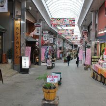 平和通り商店街の雰囲気