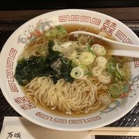 夜に無料でラーメンの提供があります。