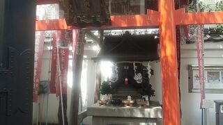 赤穂浪士討ち入り後、吉良邸跡へ地所清めのために遷宮されました