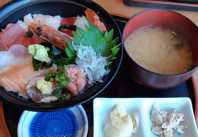 お得な海鮮丼ランチ