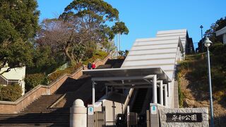 平和への思い、エスカレータもあり見学しやすい