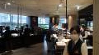 宿泊時に朝食をここで食べた