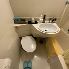 共同トイレにはシャワートイレがありましたが、部屋には無…