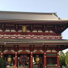 雷門以外に境内の建物も見どころが目白押しです