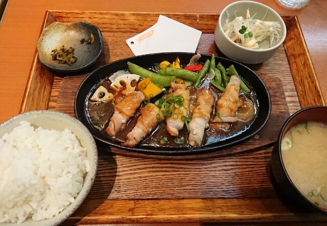 家庭的な雰囲気のカフェ