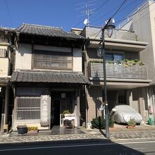 由比ヶ浜大通に面した店舗