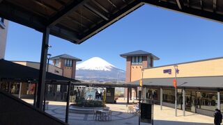 中国人転売屋がマスクをせずに生中継でしゃべりまくっている