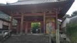 境内に入ると一気に中国様式になる