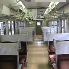 新見から米子までのローカル列車。誰も乗ってない。