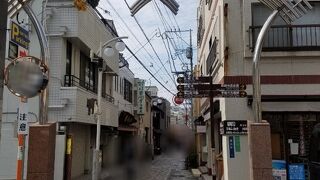 興福寺のある通りと中島川に挟まれた商店街