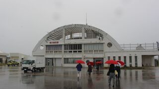 絶海の孤島にある小さな空港