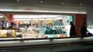 ６番ゲート近くの売店