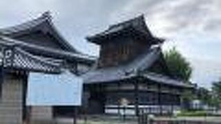 交差点に面しています