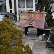 北東という方角を表す「艮」神社