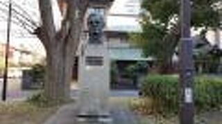 ペルリ提督の像