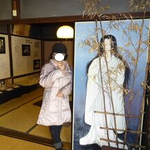 昭和レトロ商品博物館：2階の雪女の部屋に雪女の絵がある。