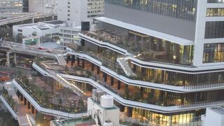 ゆりかもめ竹芝駅とつながる40階建ての新しいビルにソフトバンク新本社が移転