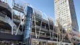 ホテルとショッピングモールが加わりリニューアルされました