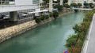那覇市中心部を流れる！