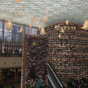 フォトジェニックな図書館