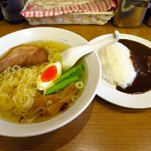 志那そばと半カレー