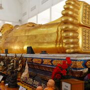 巨大な涅槃仏が横たわるチャンタブリ最大の寺院：ワット・パイローム