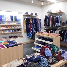 有松鳴海絞会館1F売り場