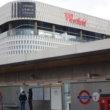 駅のすぐ横なので、迷いようもない楽々アクセス