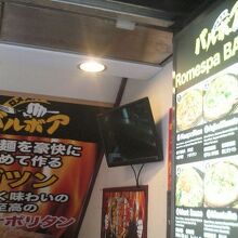 御徒町駅の北口を出てすぐ近く、裏通りのビルの地下の店です