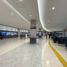 竹芝旅客ターミナル内