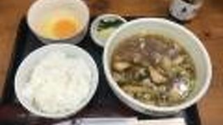 朝の鳥雑炊がオススメ。