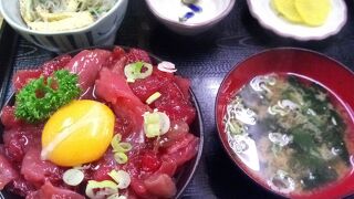 市場食堂の本マグロ中落丼