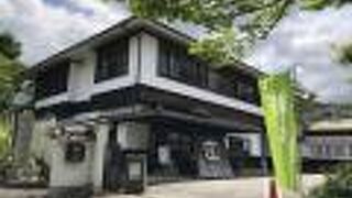 平等院の近くにあります