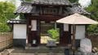 ひっそりとしていました