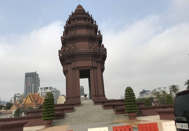 カンボジア プノンペン"独立記念塔"
