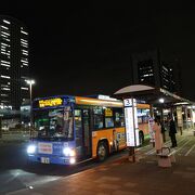 海浜幕張駅の北口ロータリーから発着しています