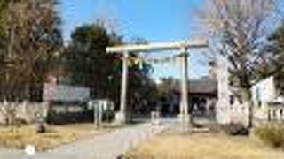 浅草寺に隣接し、とても混雑していた