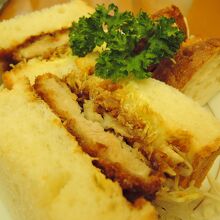 ビッグサイズのカツサンド