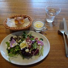 新鮮な鎌倉野菜とパン・スープ