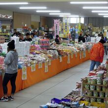 一面にお菓子だ