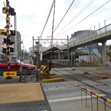有松駅と横の踏切