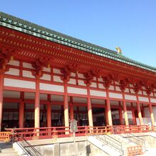 朱塗の美しい建物